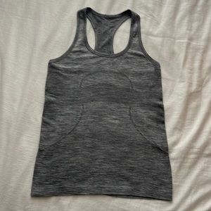 Lululemon Racerback Tank-top in the shade slate/white.